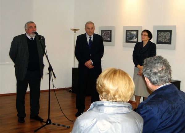 ruska-razstava-direktor-centra-rifat-fadejev-z-obema-avtorjema-m